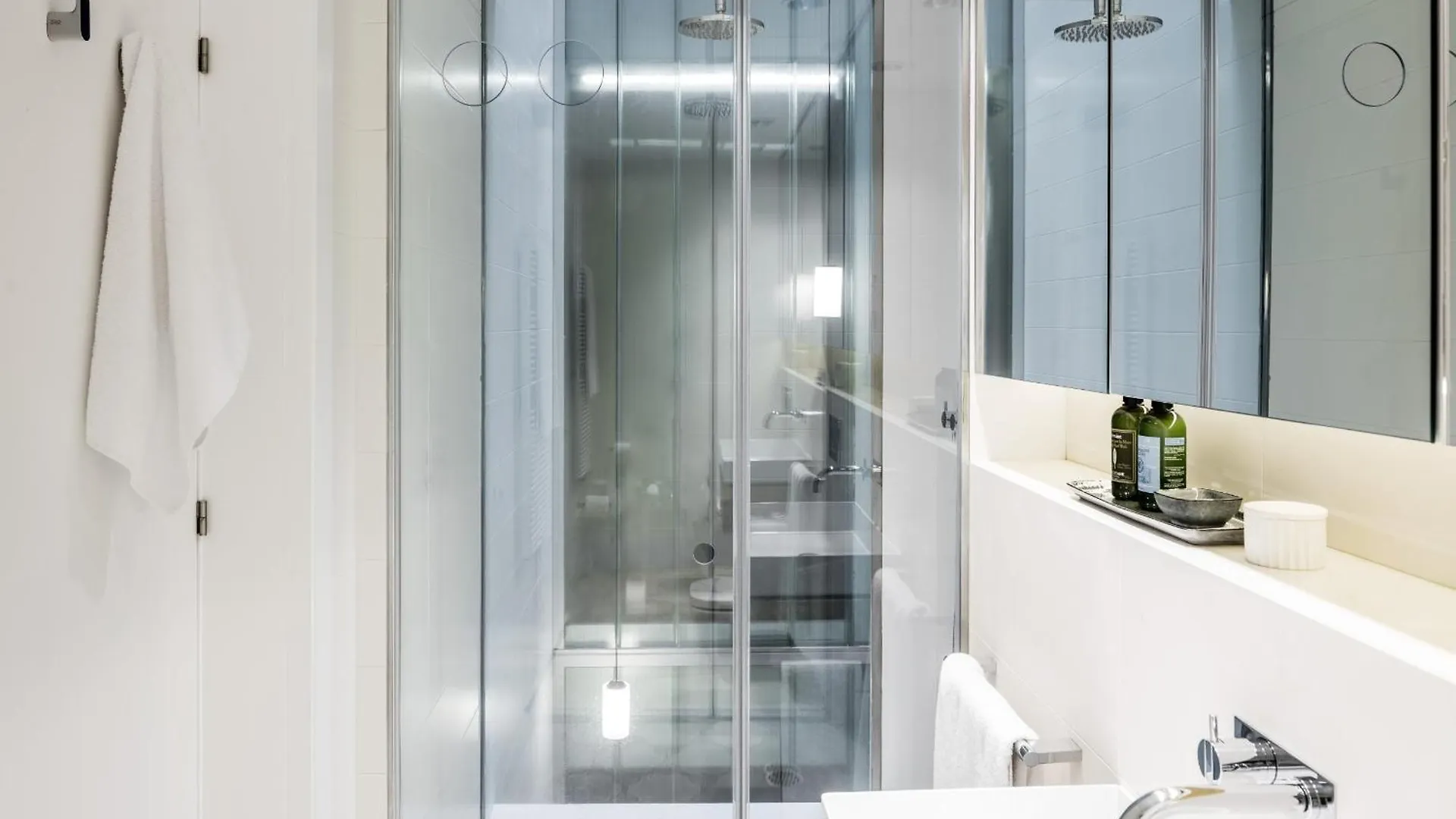 The Onsider - Premium Luxury Apartment 4 Bedrooms Barcelona 0*,  Spain